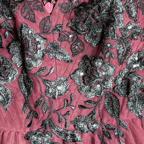 BCBG MAXAZRIA SLEEVELESS WINE TULLE FLORAL LACE APPLIQUÉ FLOOR LENGTH GOWN *NWT* - Picture 13 of 15